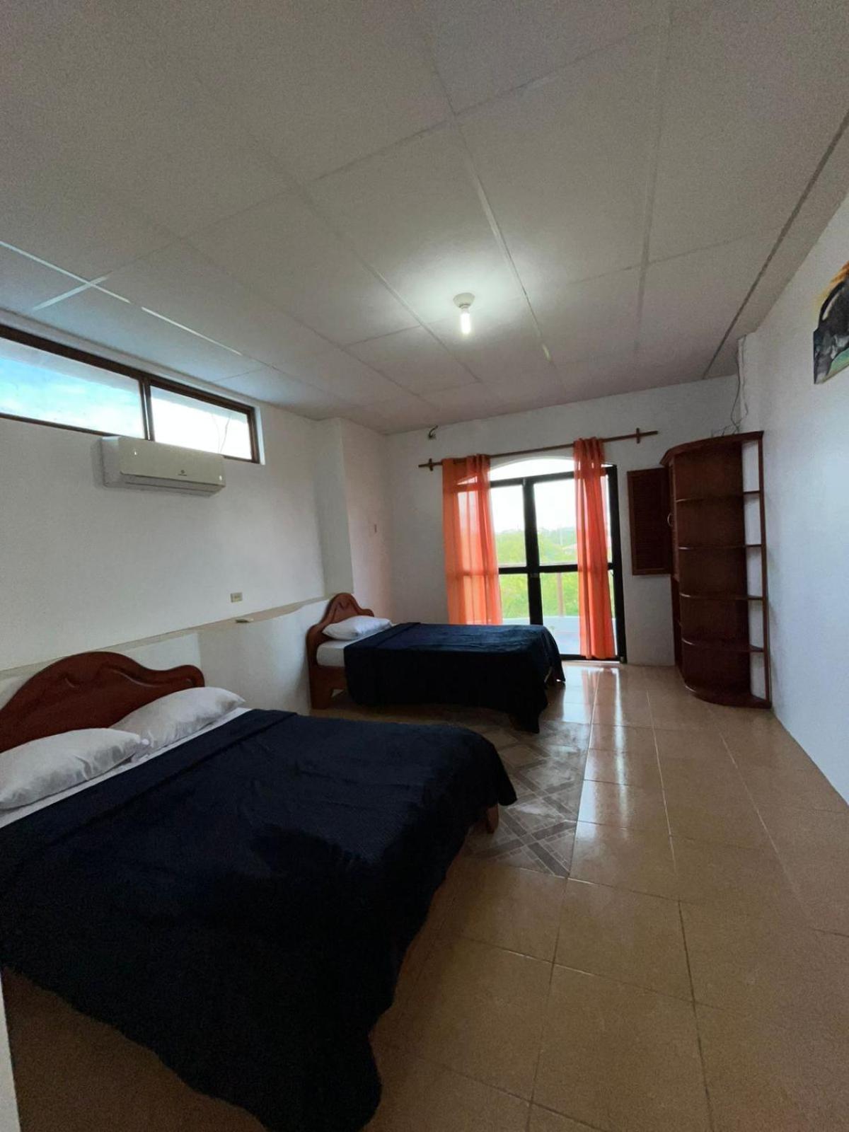 Hostal Neptuno - Poseidon Puerto Villamil Eksteriør billede
