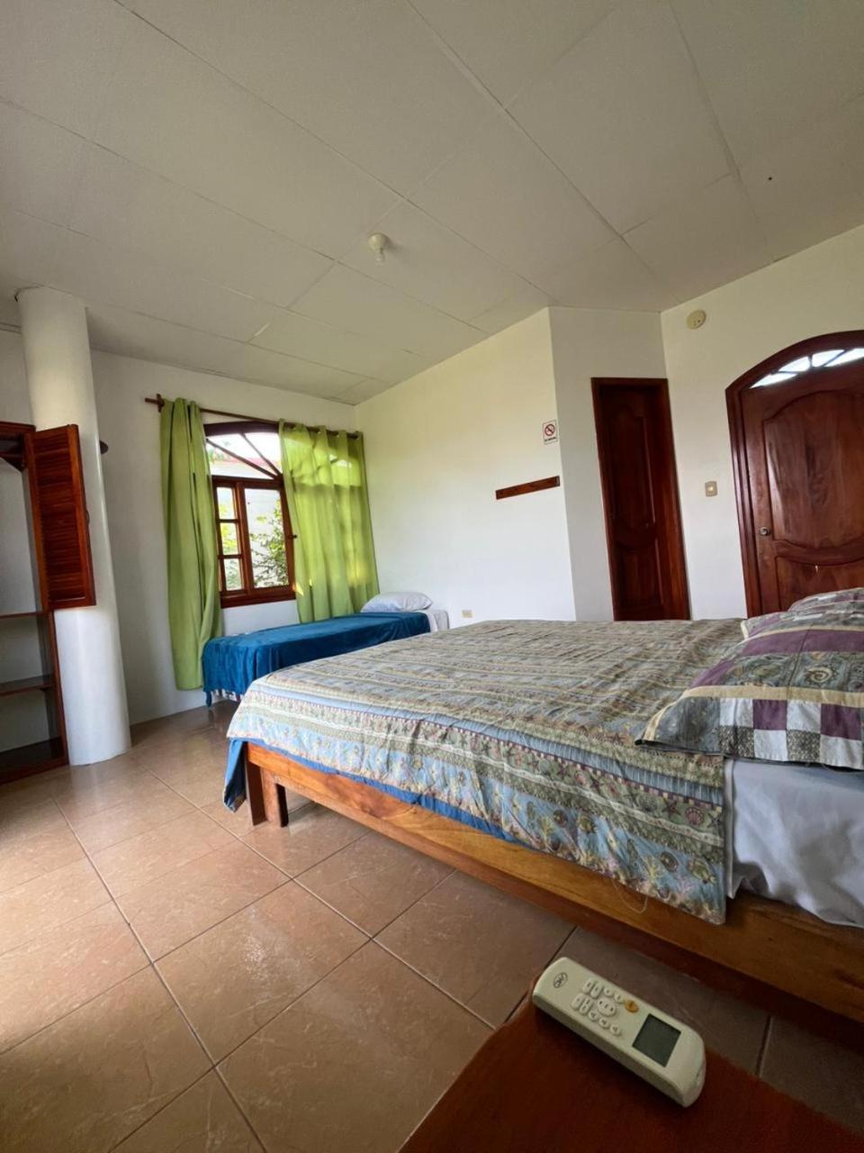 Hostal Neptuno - Poseidon Puerto Villamil Eksteriør billede