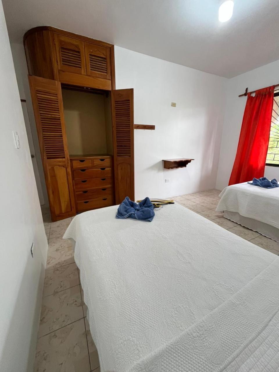 Hostal Neptuno - Poseidon Puerto Villamil Eksteriør billede
