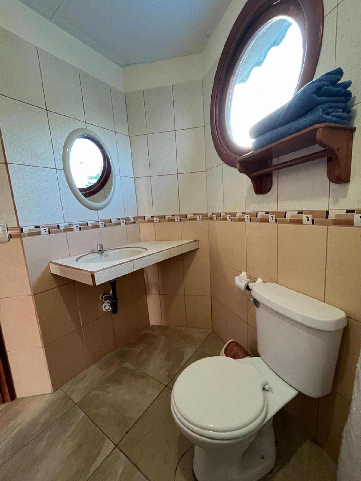 Hostal Neptuno - Poseidon Puerto Villamil Eksteriør billede