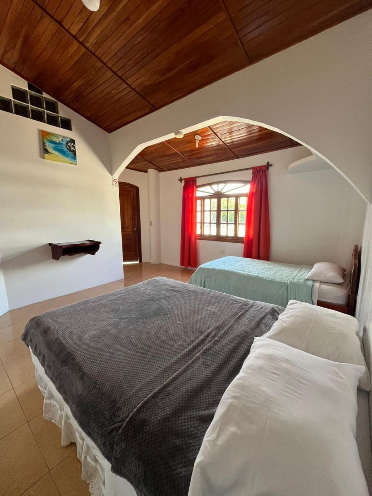 Hostal Neptuno - Poseidon Puerto Villamil Eksteriør billede