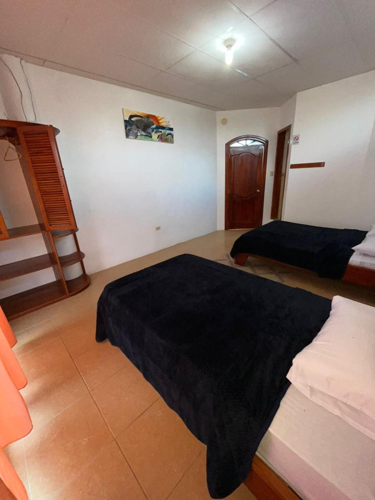 Hostal Neptuno - Poseidon Puerto Villamil Eksteriør billede